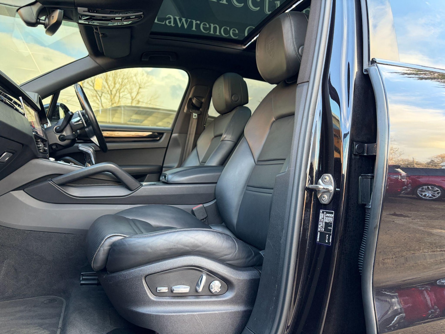 Used Porsche Cayenne 2018 for sale - 76801069: Photo 2