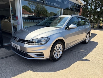 Used Volkswagen Golf 2017 for sale - 79224175: Photo