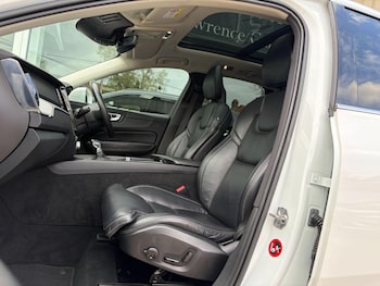 Used Volvo XC60 2017 for sale - 76175121: Photo 2