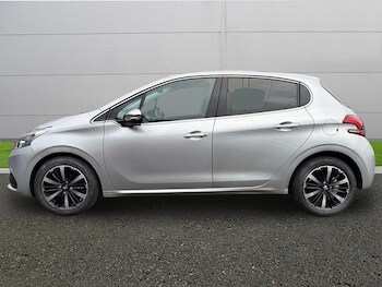 Used Peugeot 208 2016 for sale - 77732497: Photo