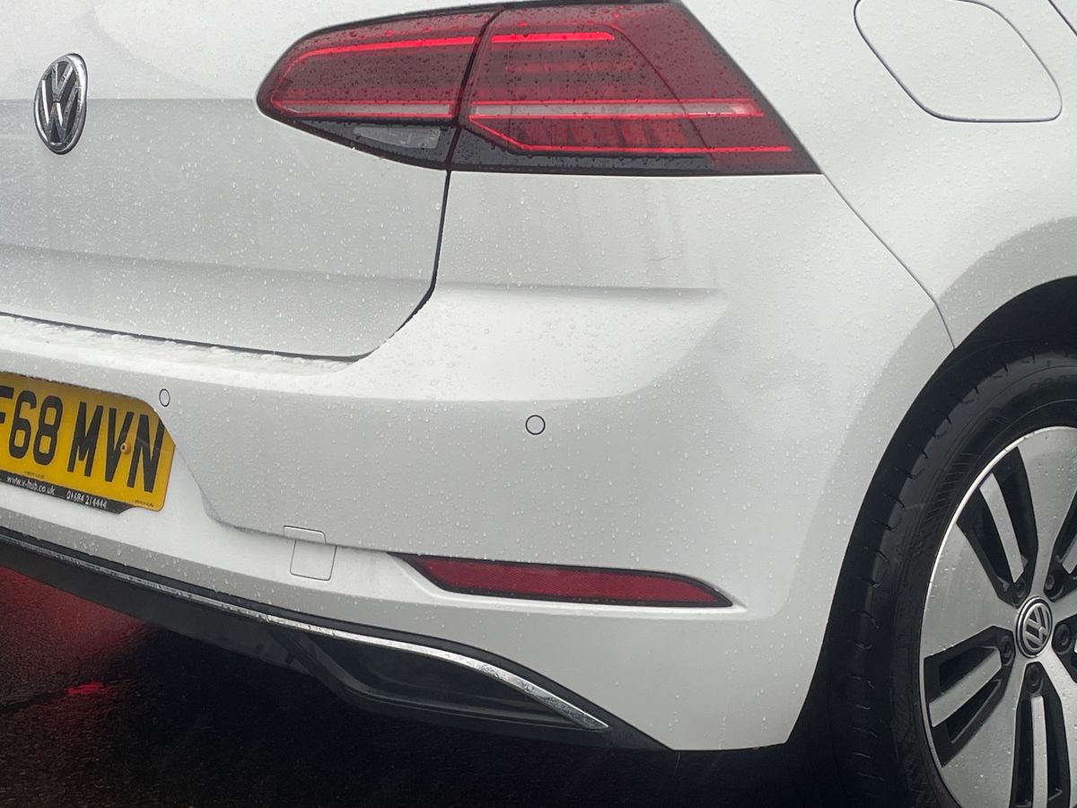 Used Volkswagen Golf 2018 for sale - 77560632: Photo 28