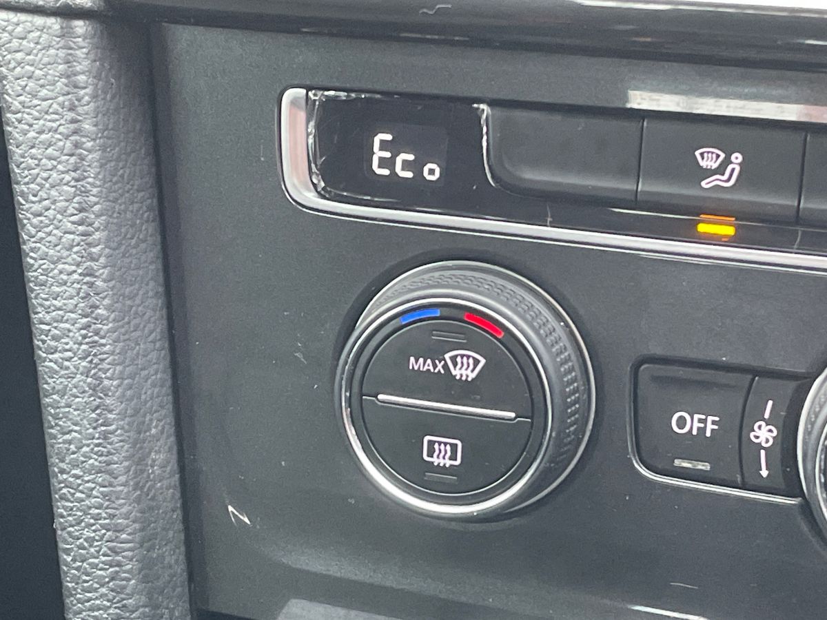 Used Volkswagen Golf 2018 for sale - 77560632: Photo 40