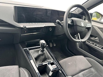Used Vauxhall Astra 2024 for sale - 78596903: Photo