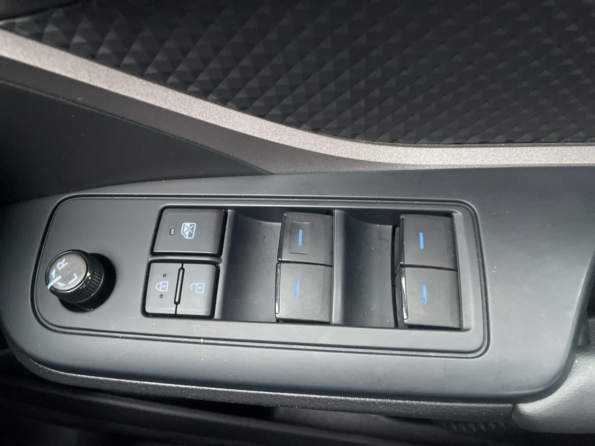 Used Toyota C-HR 2023 for sale - 76289730: Photo 17