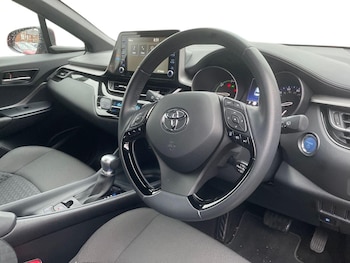 Used Toyota C-HR 2023 for sale - 76289730: Photo