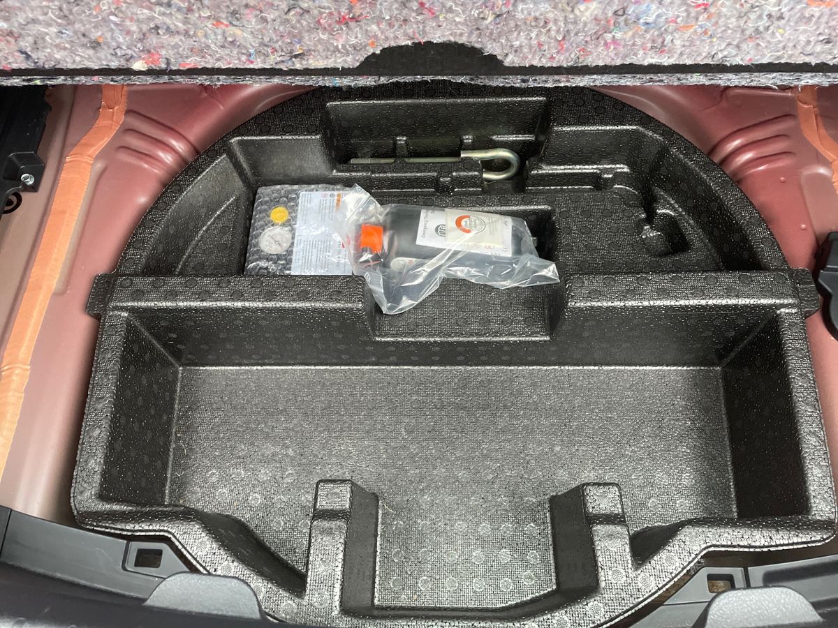 Used Toyota Yaris 2017 for sale - 76458827: Photo 38