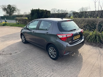 Used Toyota Yaris 2018 for sale - 77743500: Photo