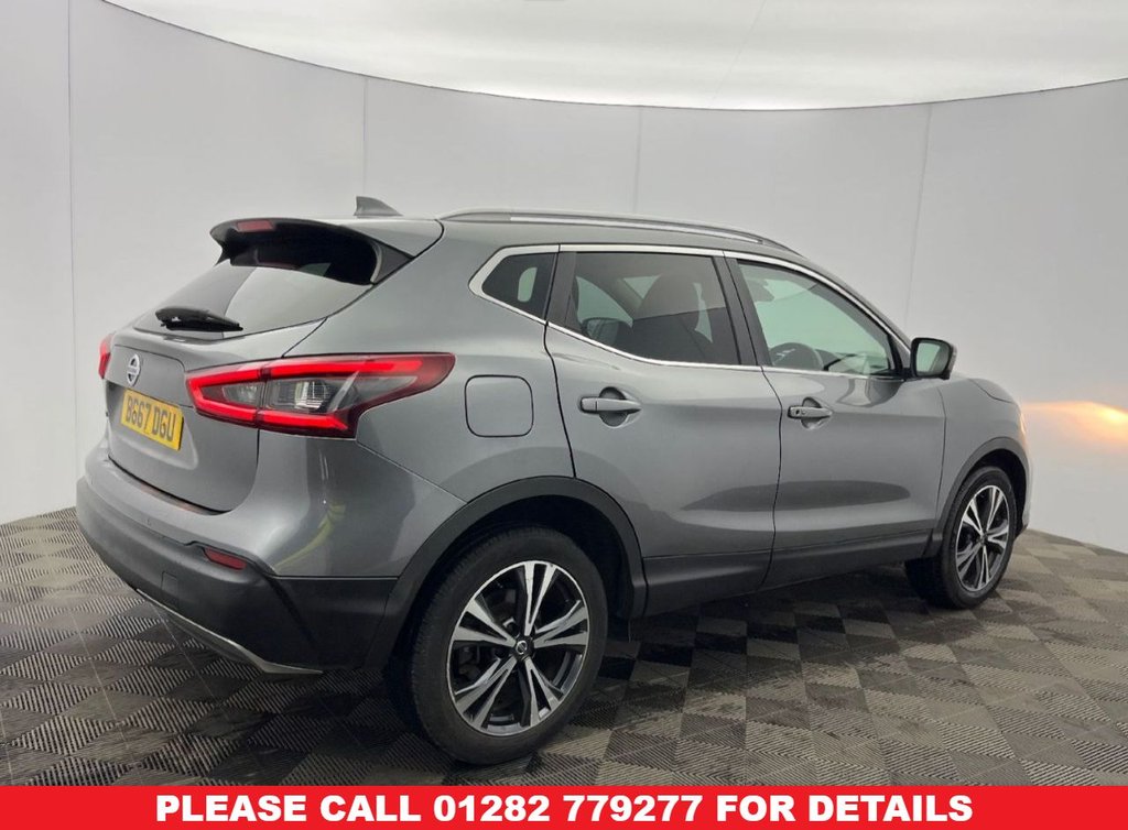 Used Nissan Qashqai 2017 for sale - 77153377: Photo 2