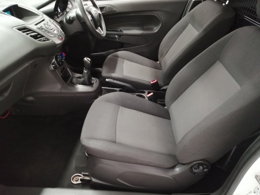 Used Ford Fiesta Van 2015 for sale - 75854087: Photo 10