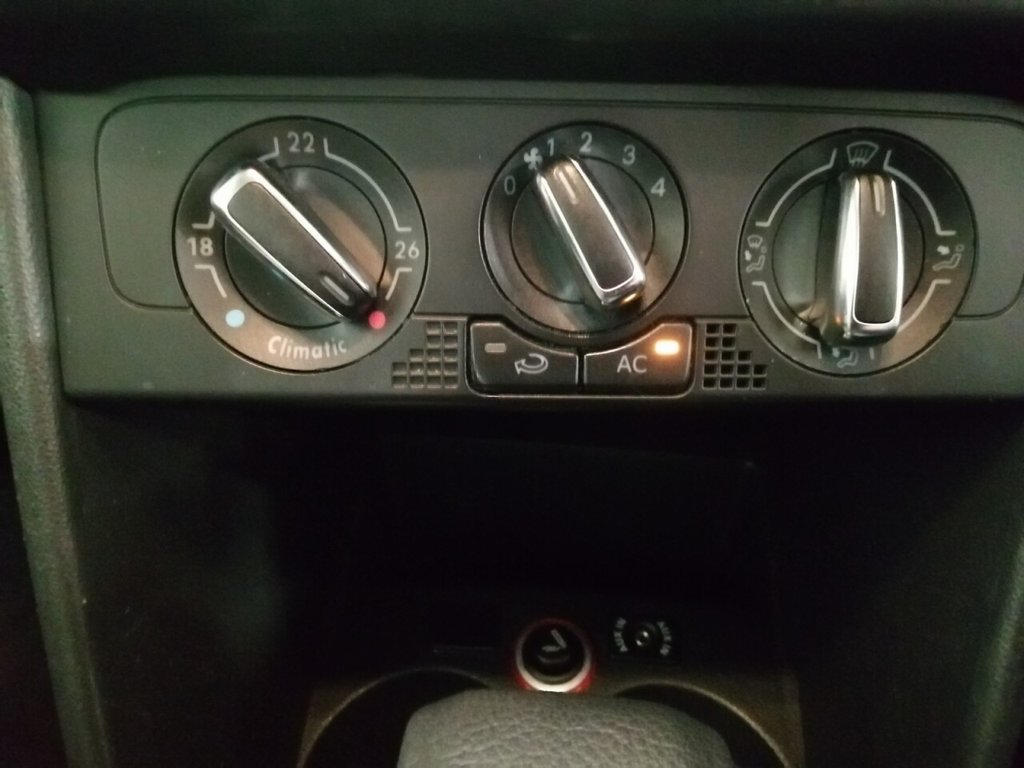 Used Volkswagen Polo 2010 for sale - 76724178: Photo 15