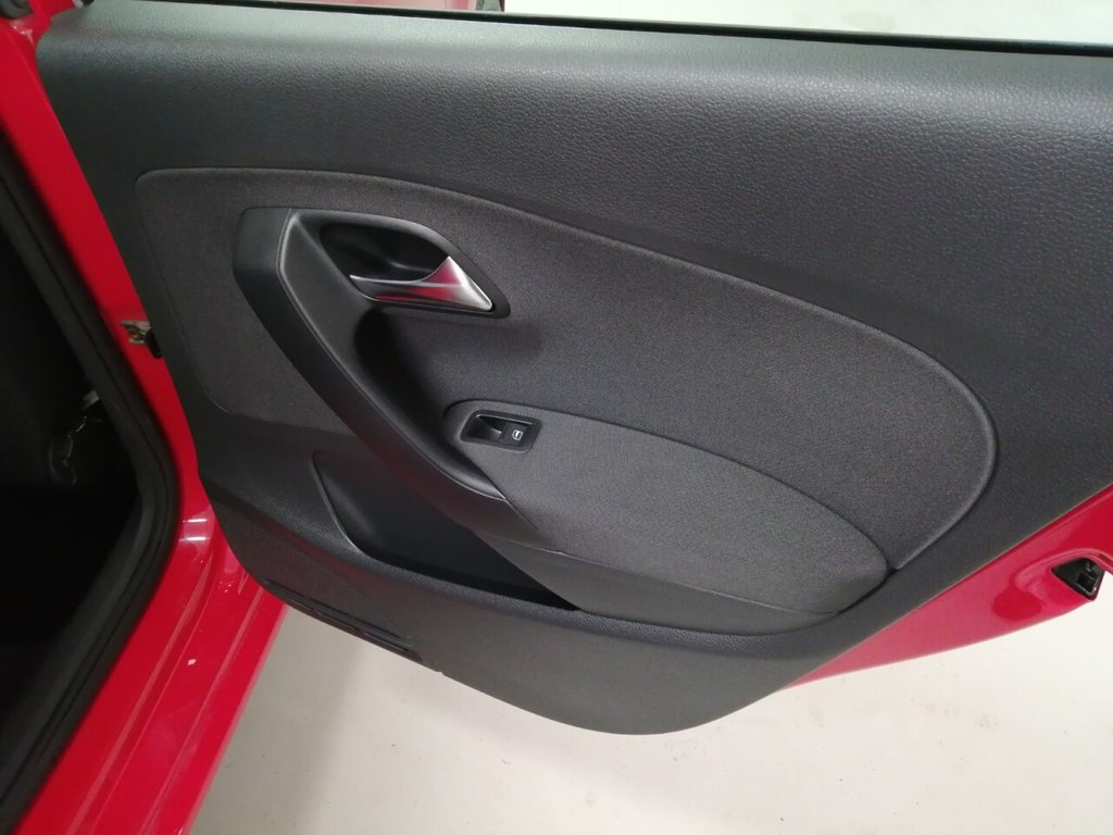 Used Volkswagen Polo 2010 for sale - 76724178: Photo 37