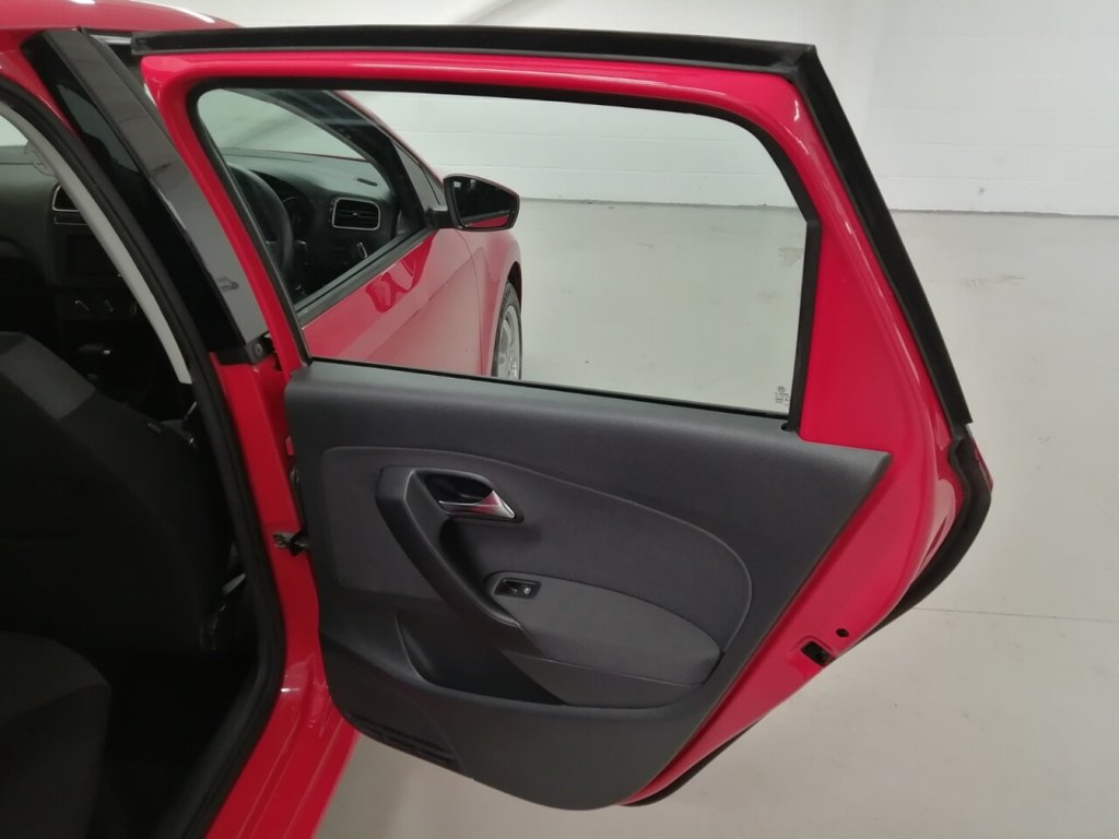 Used Volkswagen Polo 2010 for sale - 76724178: Photo 38