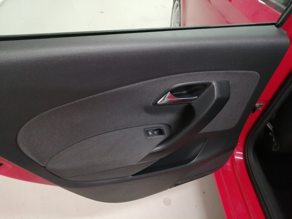 Used Volkswagen Polo 2010 for sale - 76724178: Photo 40