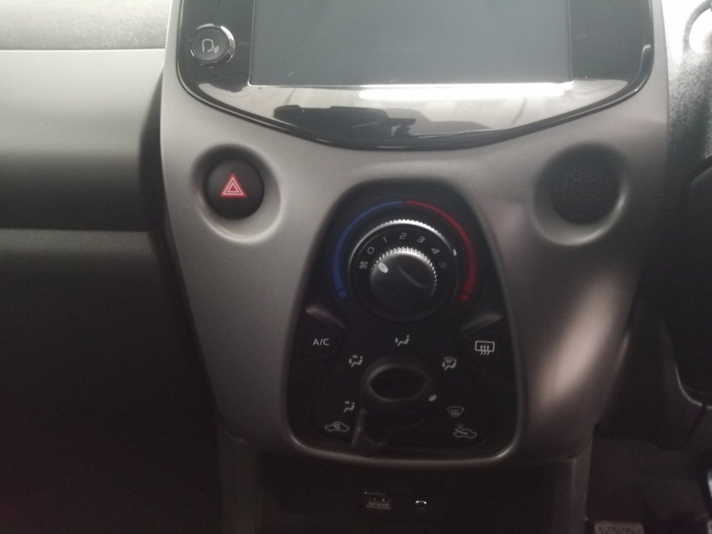 Used Toyota AYGO 2021 for sale - 76210589: Photo 27
