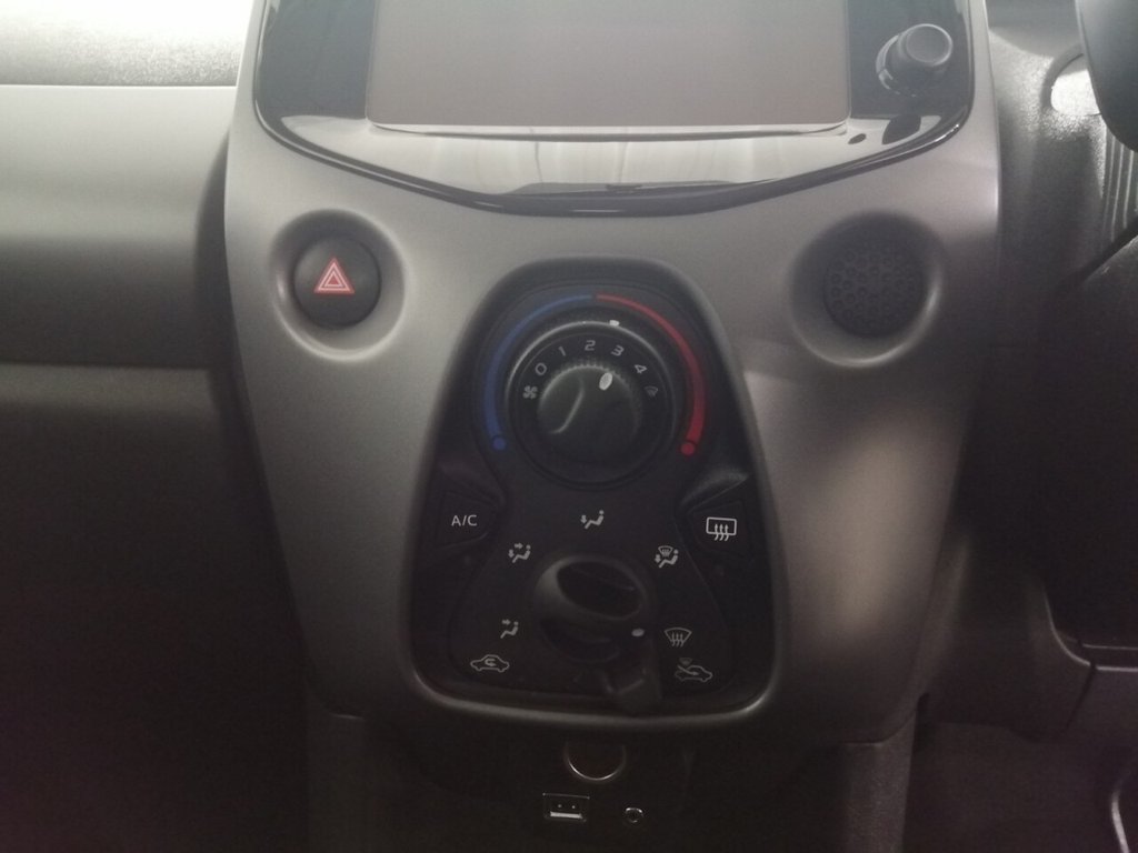 Used Toyota AYGO 2018 for sale - 76711083: Photo 20