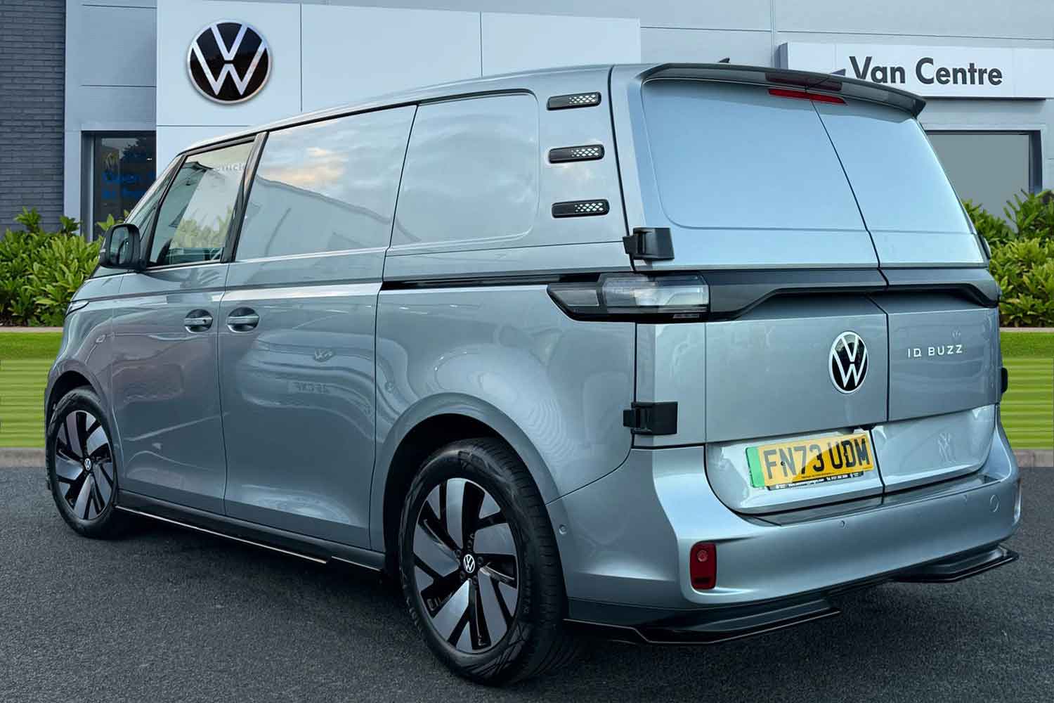 Used Volkswagen ID.Buzz 2023 for sale - 76624881: Photo 2