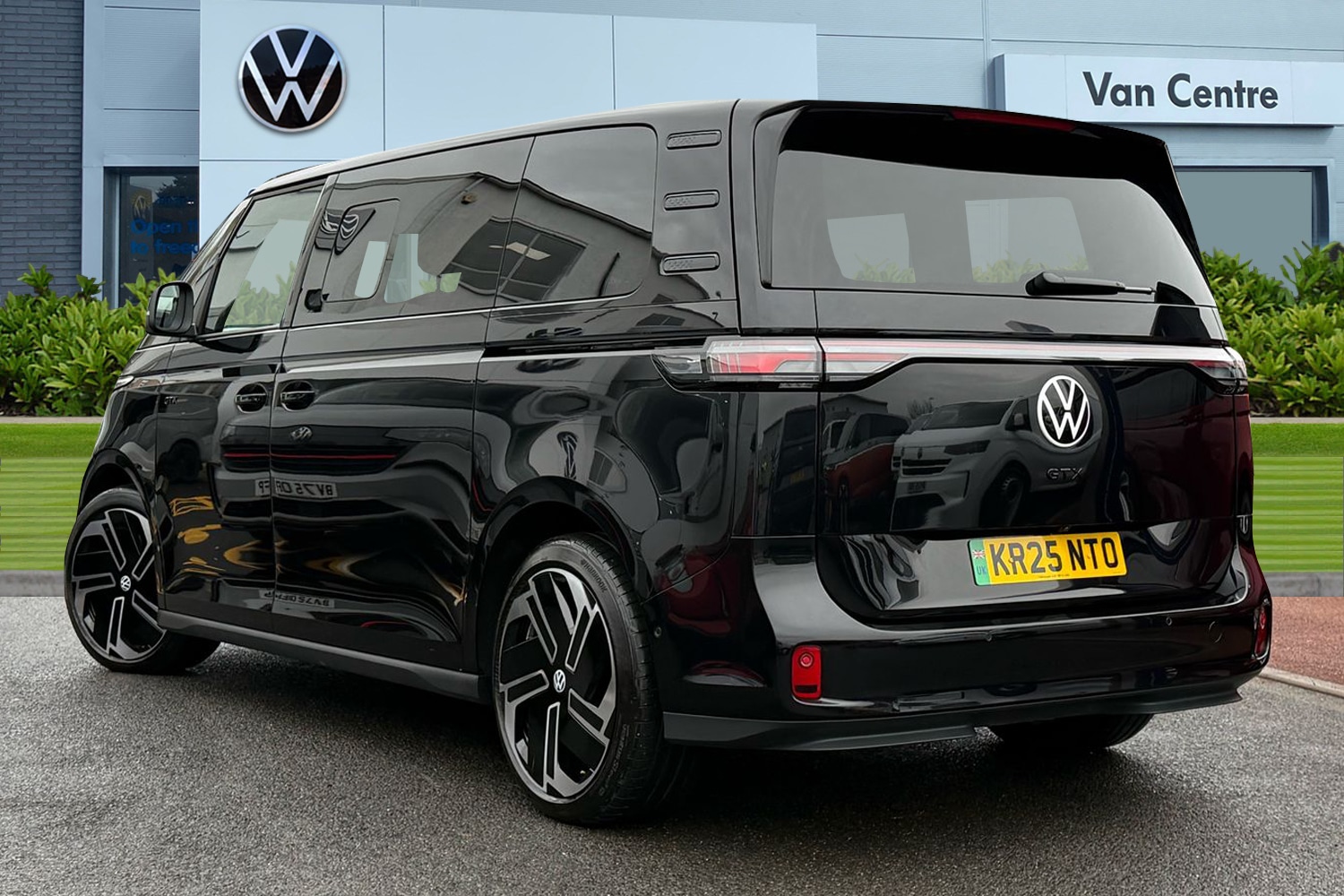 Used Volkswagen ID.Buzz 2025 for sale - 77220098: Photo 2