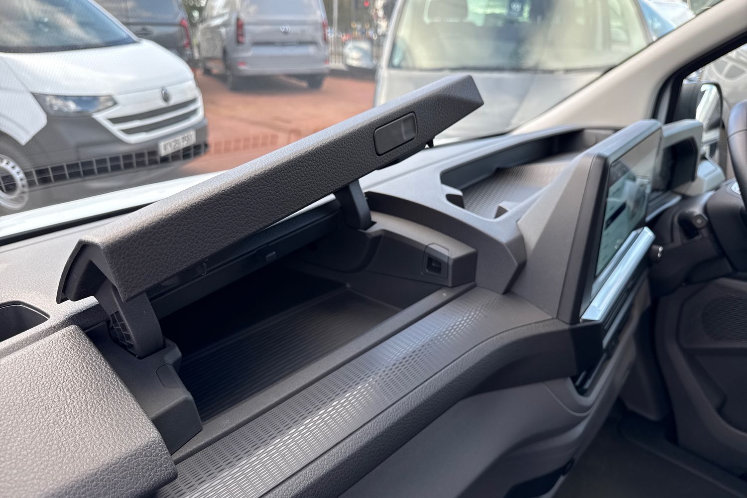 Used Volkswagen Transporter 2025 for sale - 77842960: Photo 51