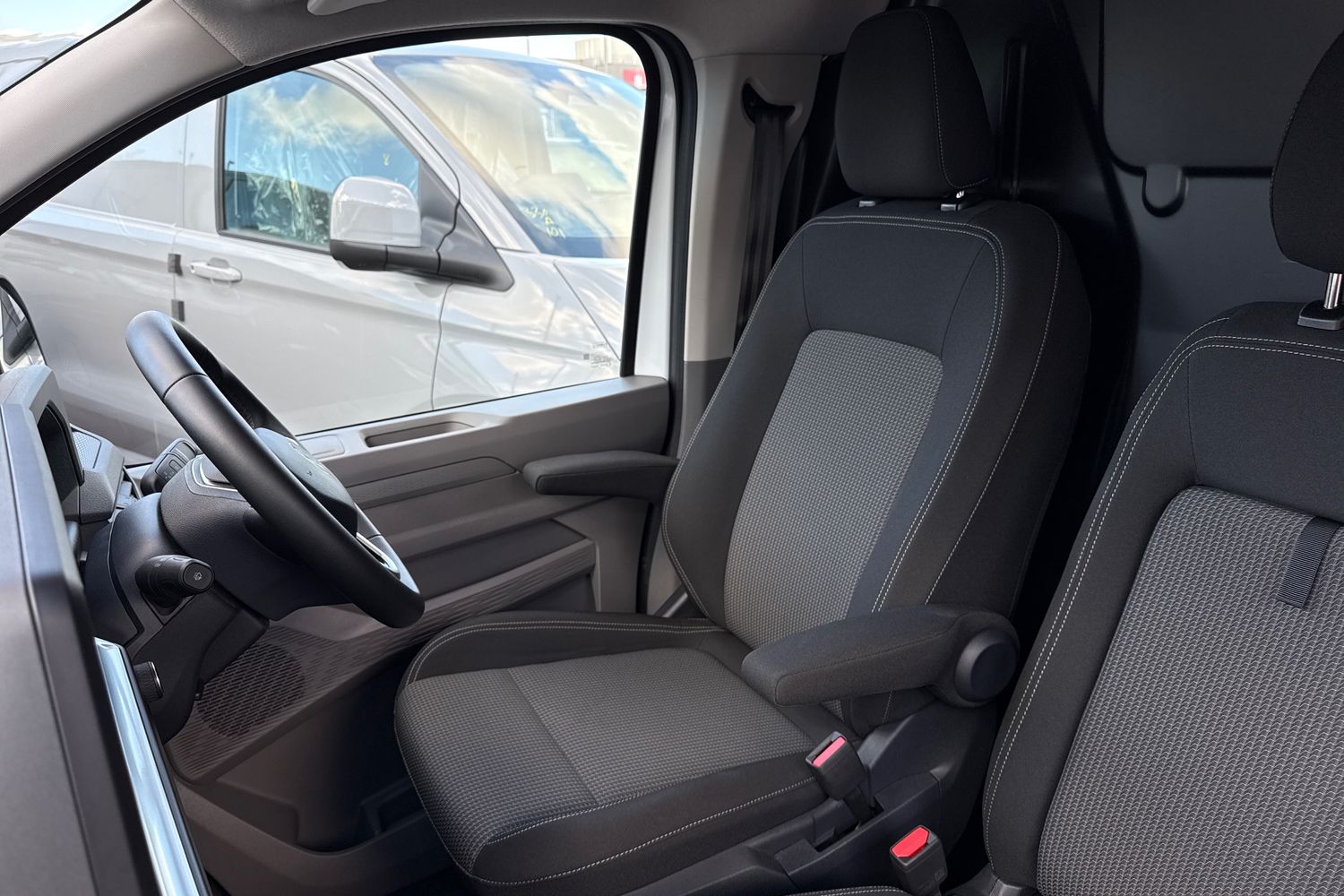 Used Volkswagen Transporter 2025 for sale - 77842960: Photo 60