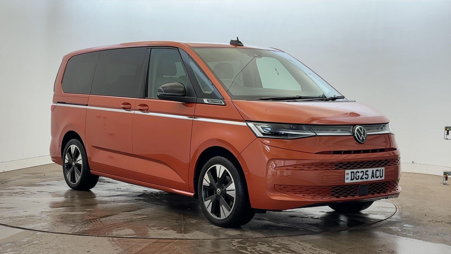 Used Volkswagen Multivan 2025 for sale - 76374763: Photo 1