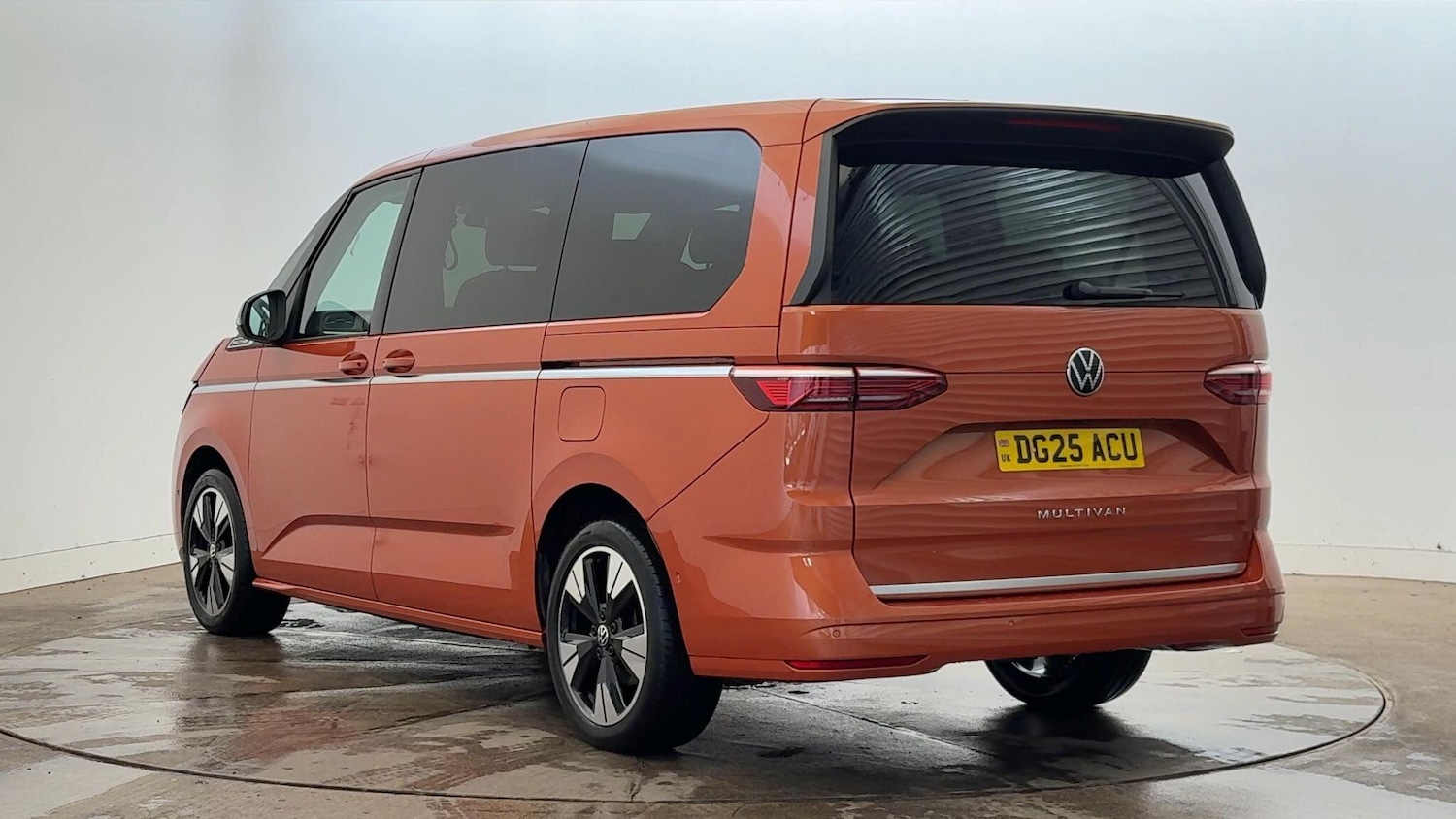 Used Volkswagen Multivan 2025 for sale - 76374763: Photo 3