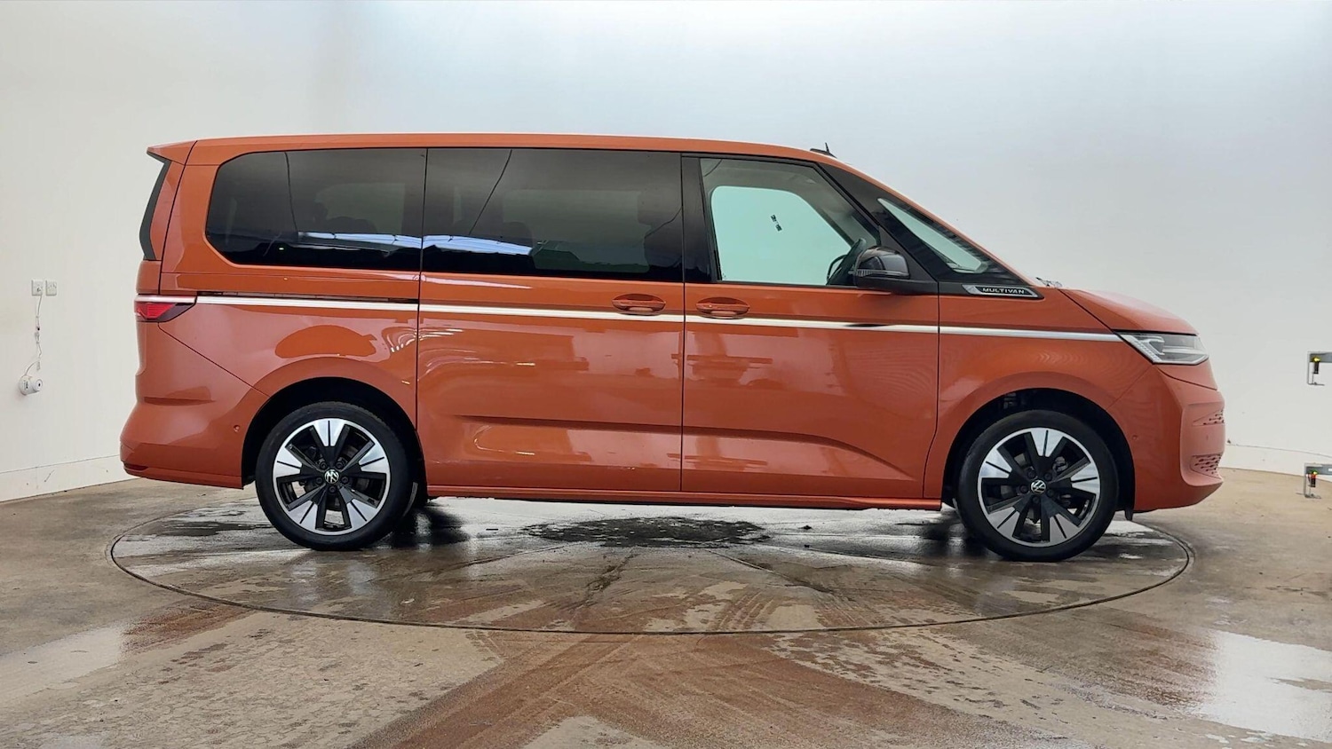 Used Volkswagen Multivan 2025 for sale - 76374763: Photo 4