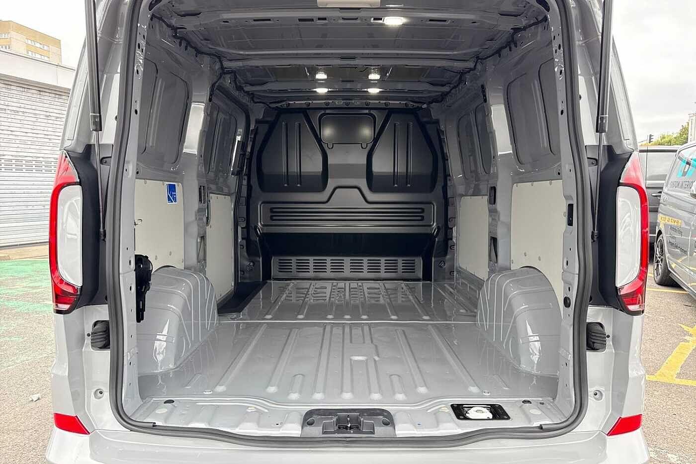 Used Volkswagen Transporter 2025 for sale - 77703373: Photo 9