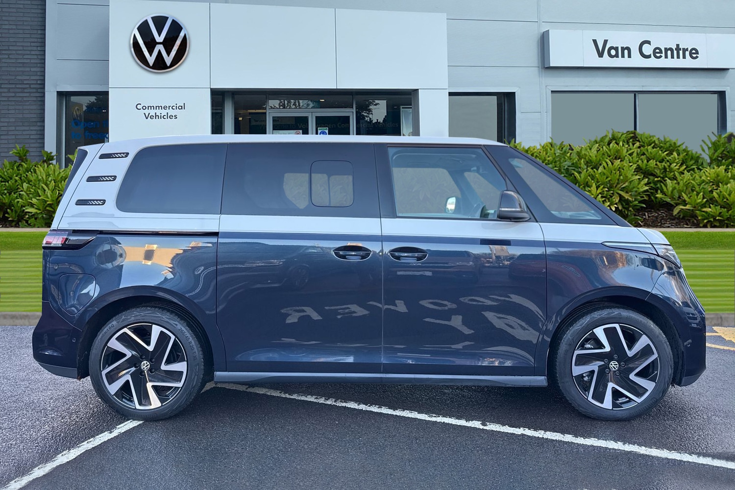 Used Volkswagen ID.Buzz 2025 for sale - 76929234: Photo 3