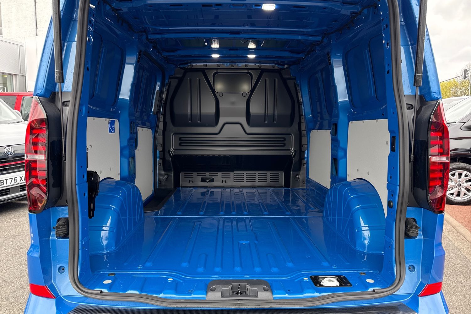 Used Volkswagen Transporter 2025 for sale - 78105165: Photo 9