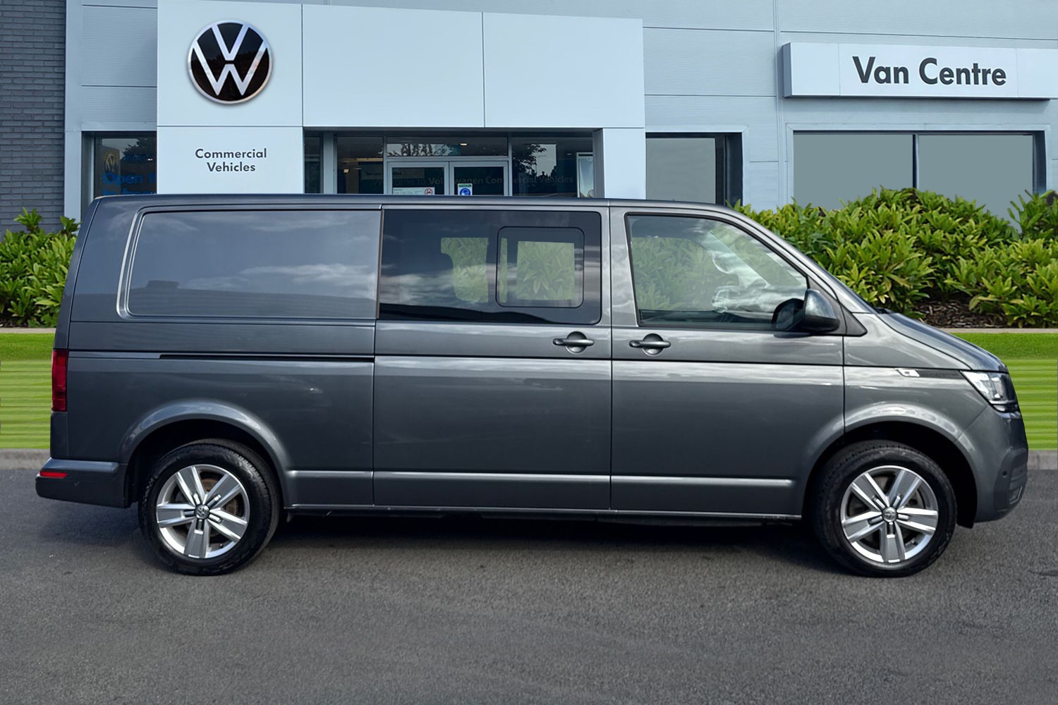 Used Volkswagen Transporter 2024 for sale - 77888902: Photo 3