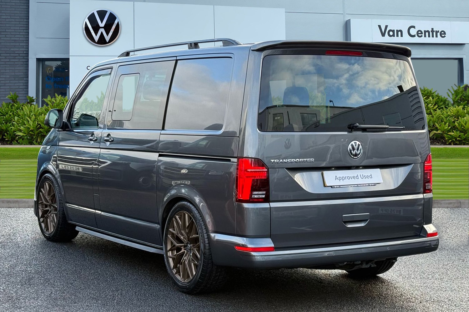 Used Volkswagen Transporter 2023 for sale - 76916379: Photo 2