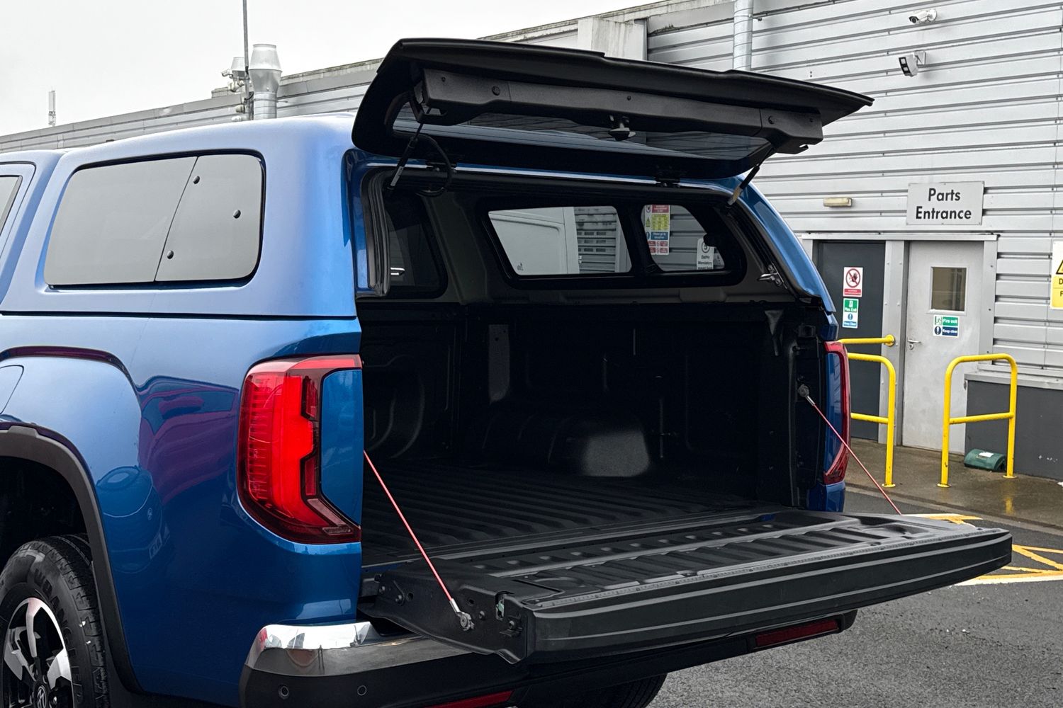 Used Volkswagen Amarok 2023 for sale - 77147504: Photo 37