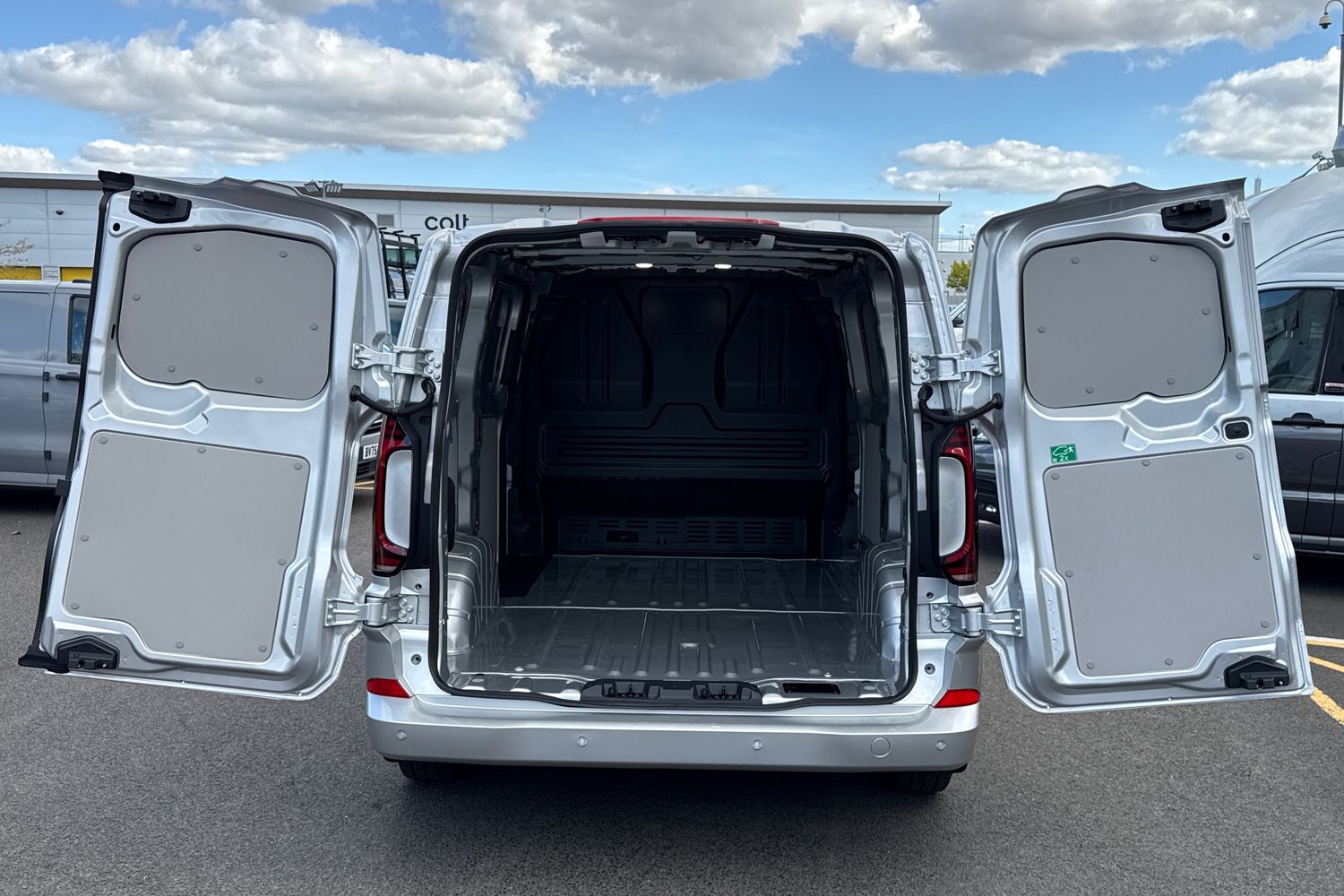 Used Volkswagen Transporter 2025 for sale - 76546216: Photo 37