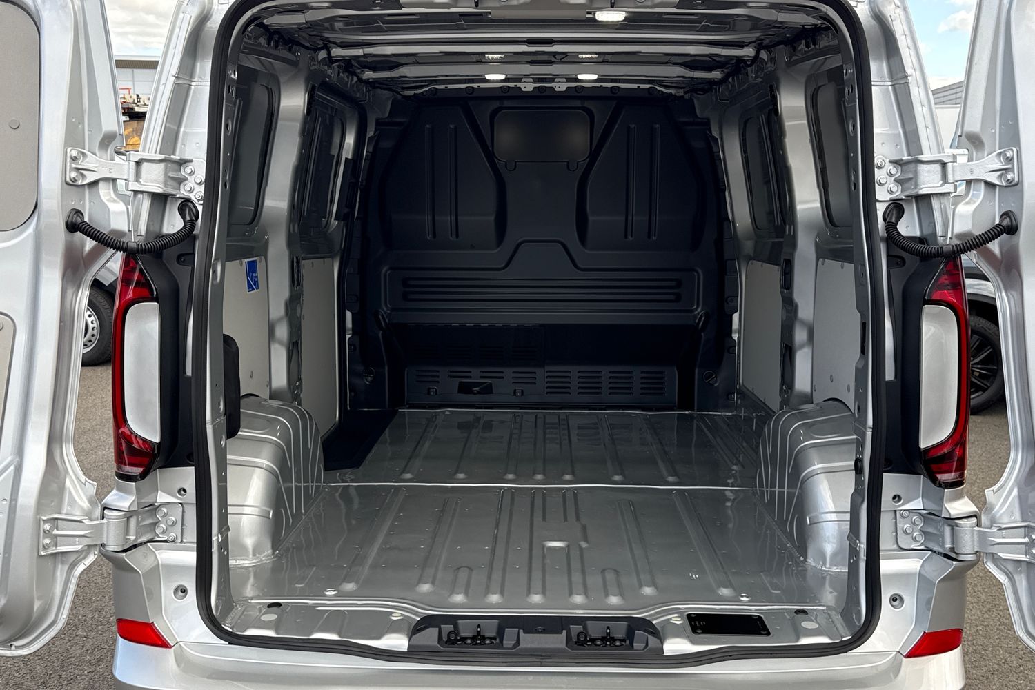 Used Volkswagen Transporter 2025 for sale - 76546216: Photo 6