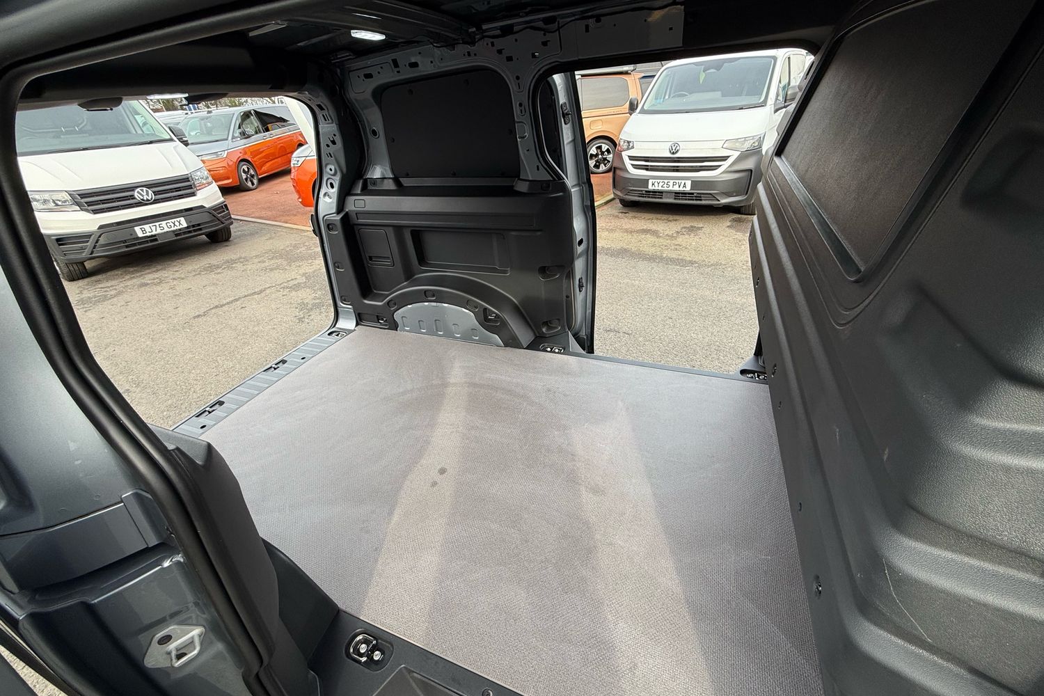 Used Volkswagen ID.Buzz 2024 for sale - 77589453: Photo 46