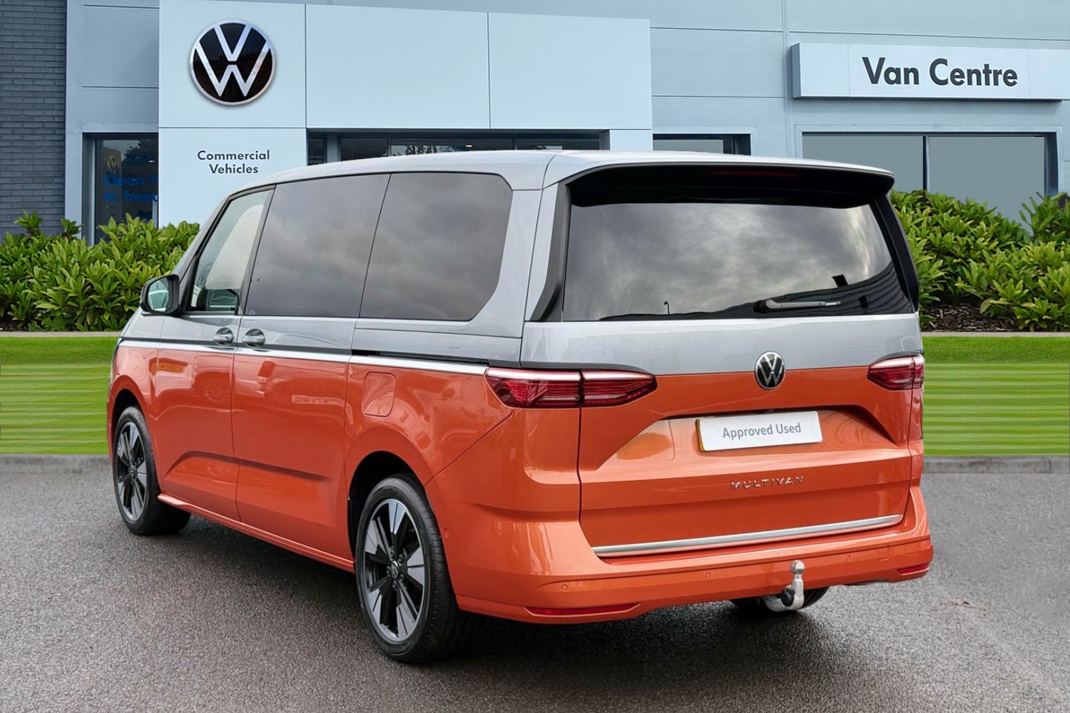 Used Volkswagen Multivan 2025 for sale - 77675076: Photo 2