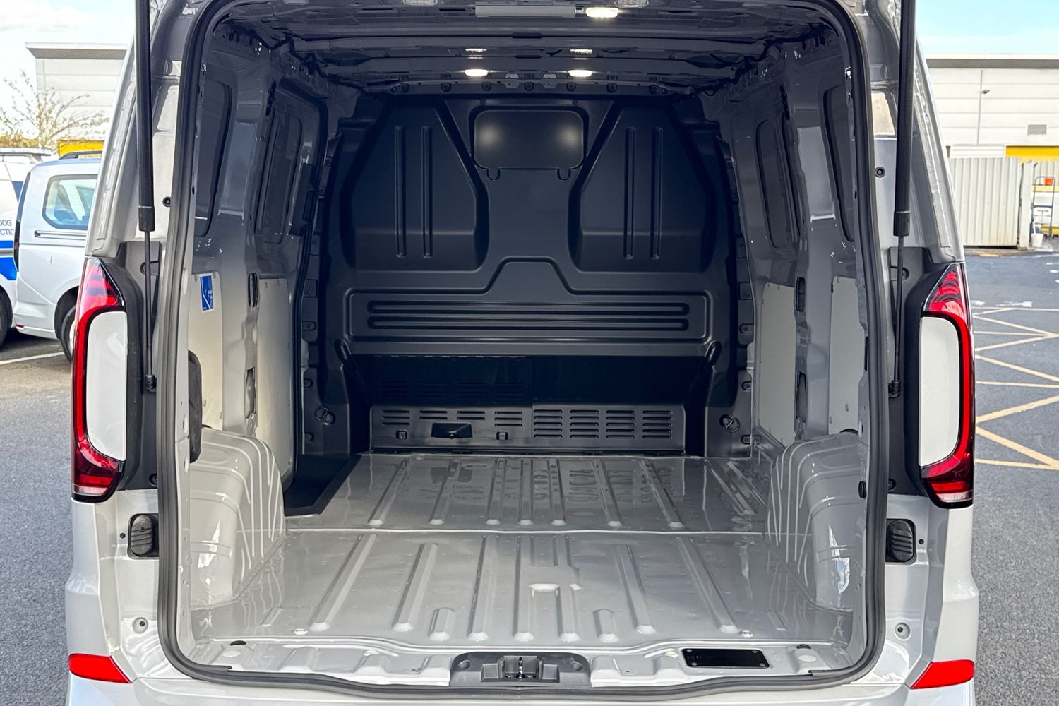 Used Volkswagen Transporter 2025 for sale - 76546183: Photo 6