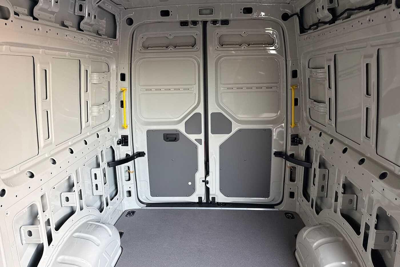 Used Volkswagen Crafter 2025 for sale - 77048528: Photo 13