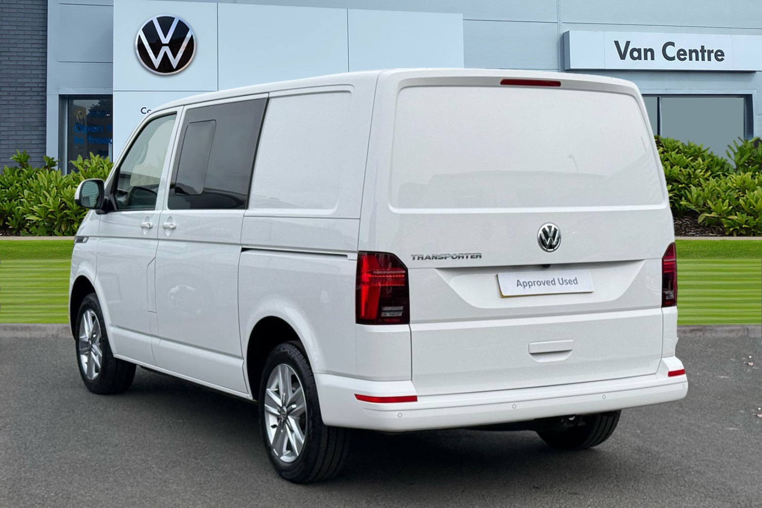 Used Volkswagen Transporter 2024 for sale - 77589575: Photo 2