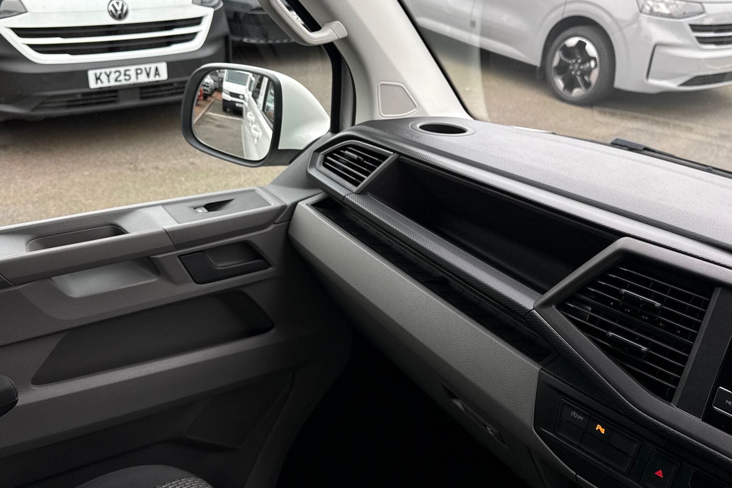 Used Volkswagen Transporter 2024 for sale - 77589575: Photo 20