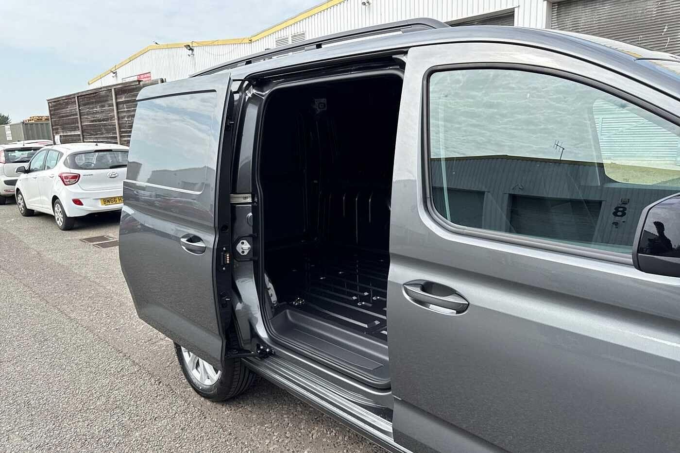 Used Volkswagen Caddy Maxi 2025 for sale - 77472860: Photo 49