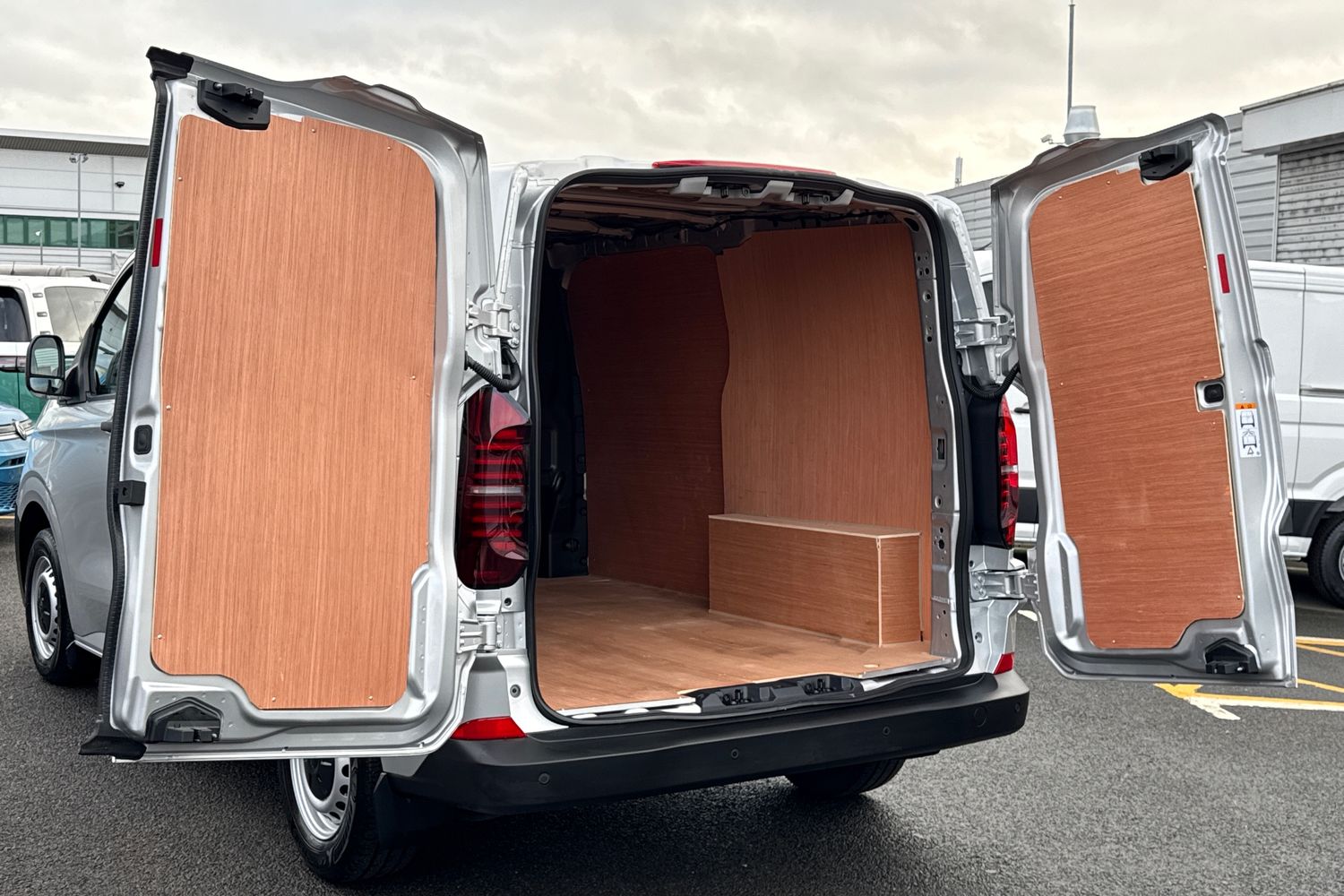 Used Volkswagen Transporter 2025 for sale - 76916348: Photo 40