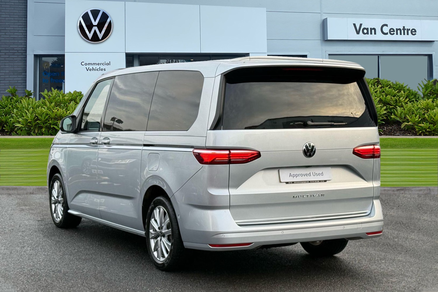 Used Volkswagen Multivan 2025 for sale - 77123703: Photo 2