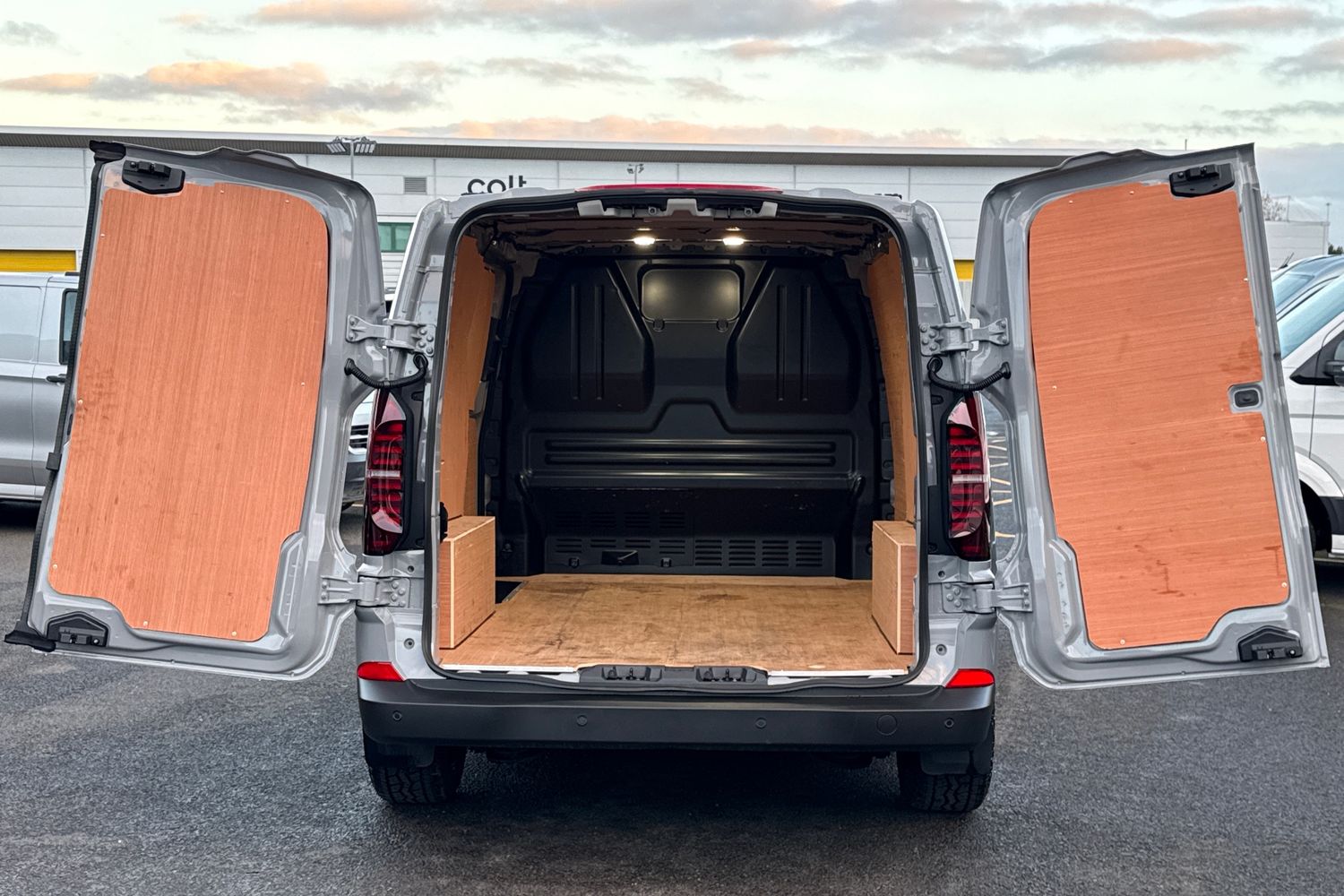 Used Volkswagen Transporter 2025 for sale - 76916406: Photo 41