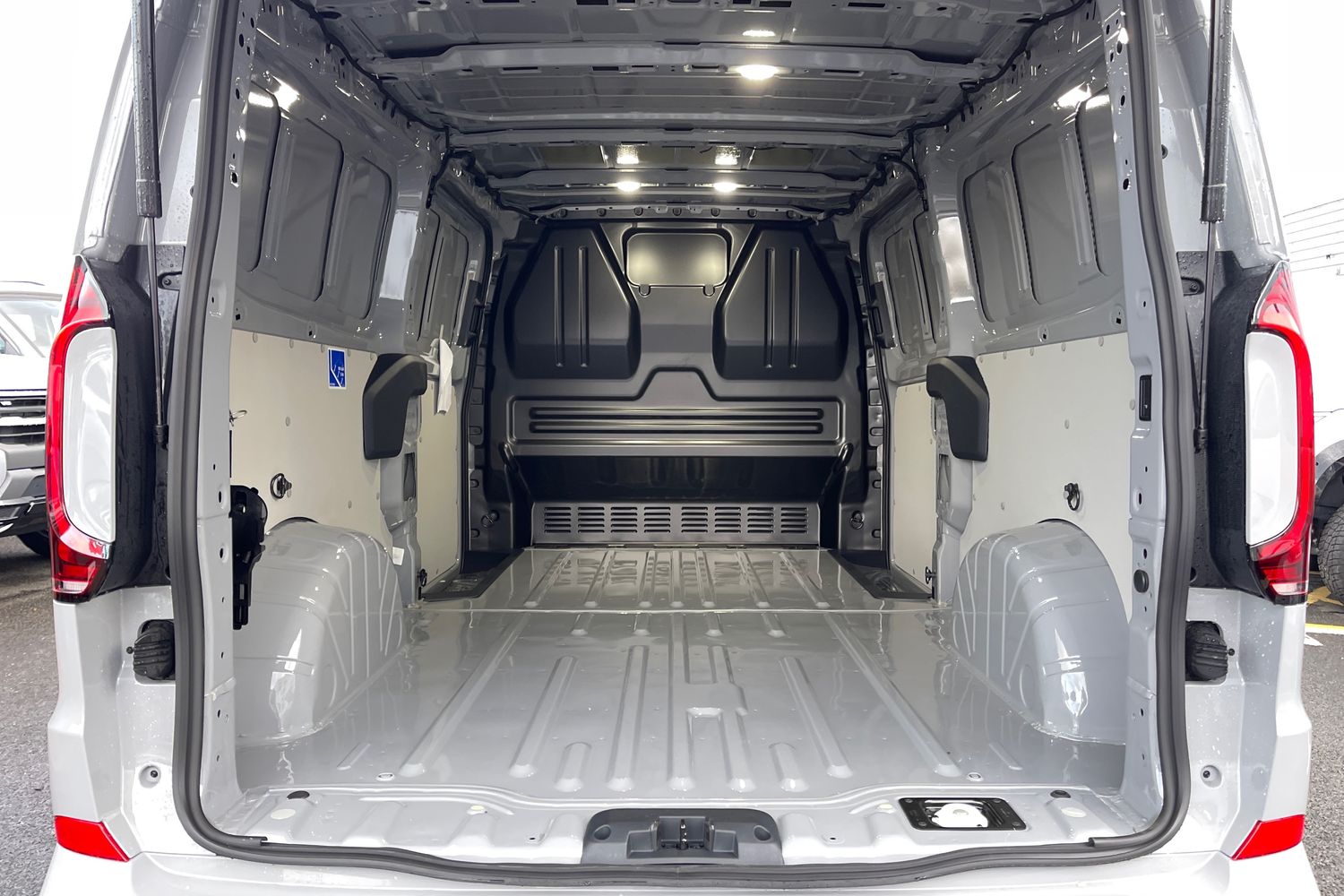 Used Volkswagen Transporter 2025 for sale - 76750808: Photo 6