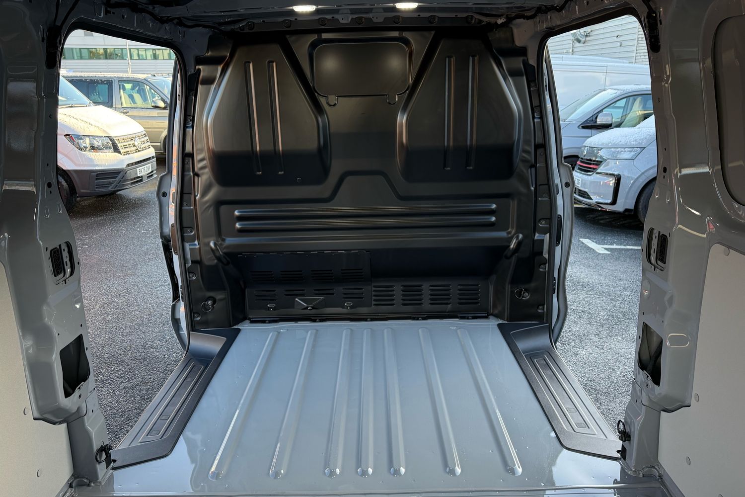 Used Volkswagen Transporter 2025 for sale - 77334275: Photo 43