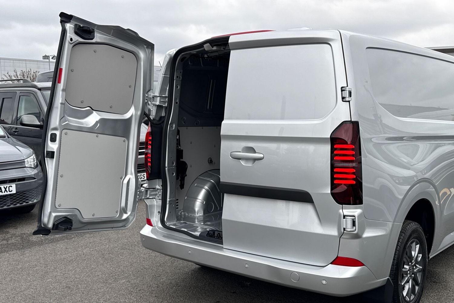 Used Volkswagen Transporter 2025 for sale - 76705569: Photo 40