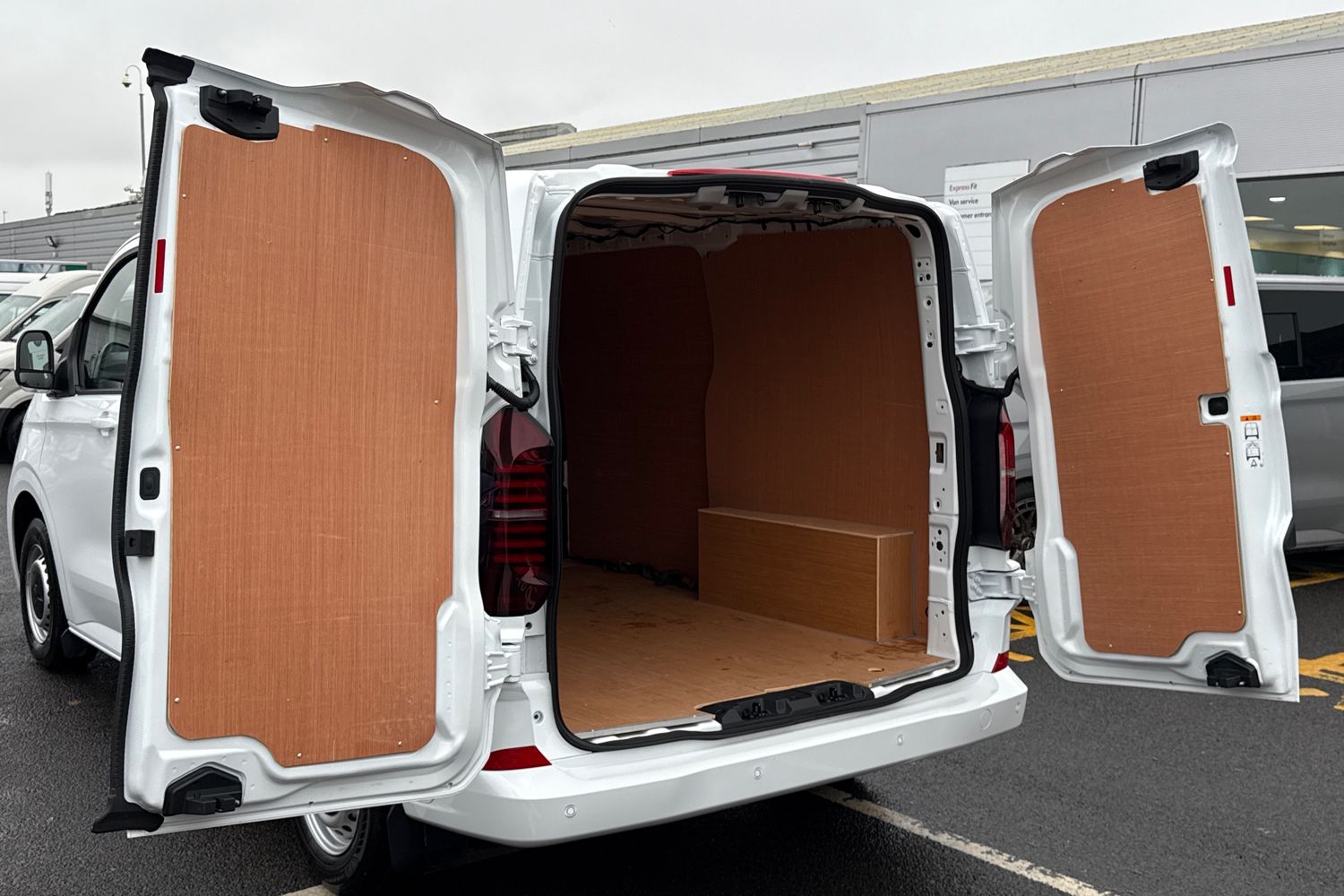 Used Volkswagen Transporter 2025 for sale - 76654351: Photo 37