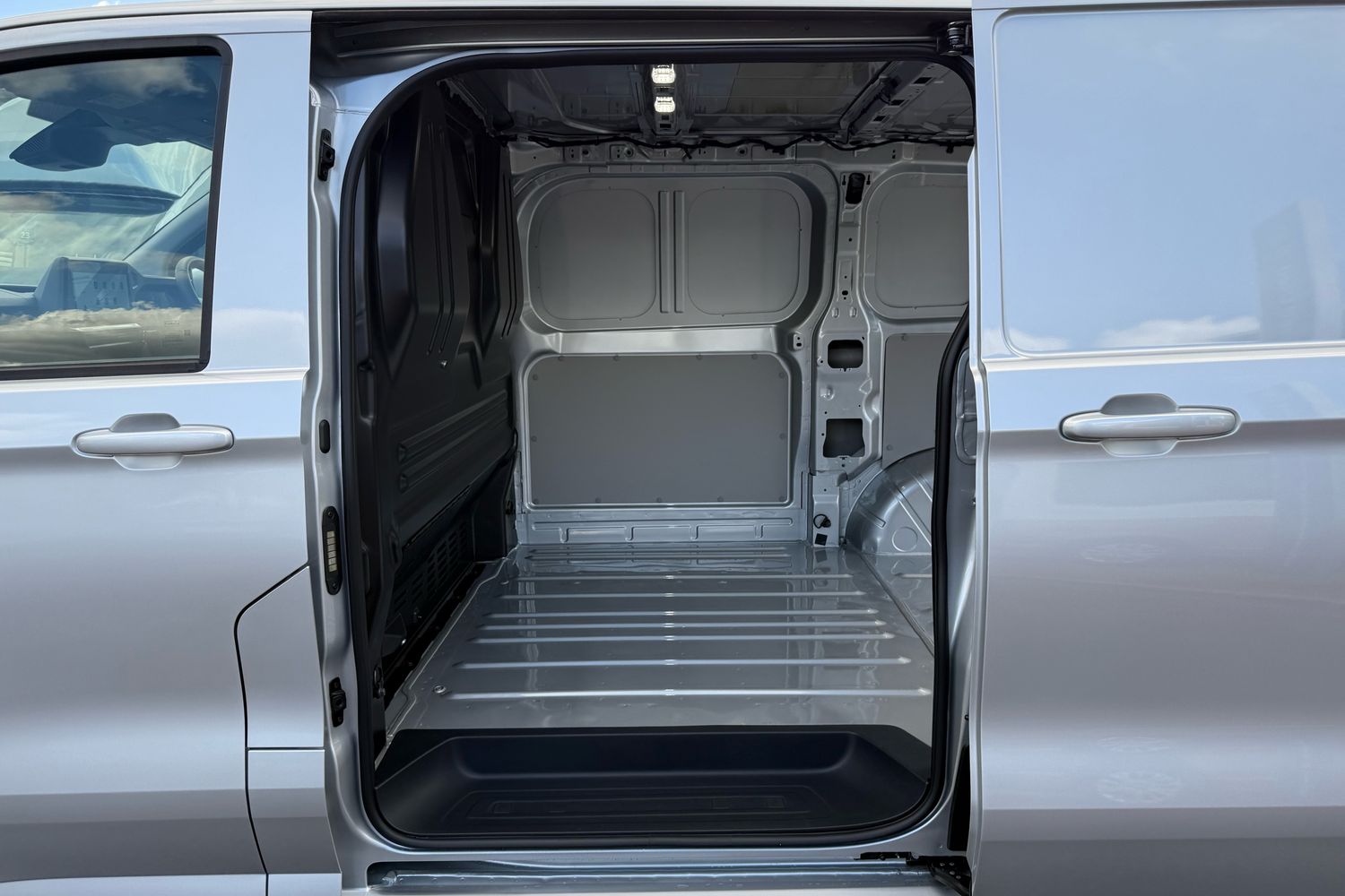 Used Volkswagen Transporter 2025 for sale - 76158327: Photo 50