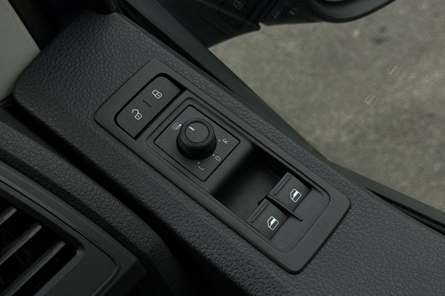 Used Volkswagen Transporter 2017 for sale - 77147492: Photo 60